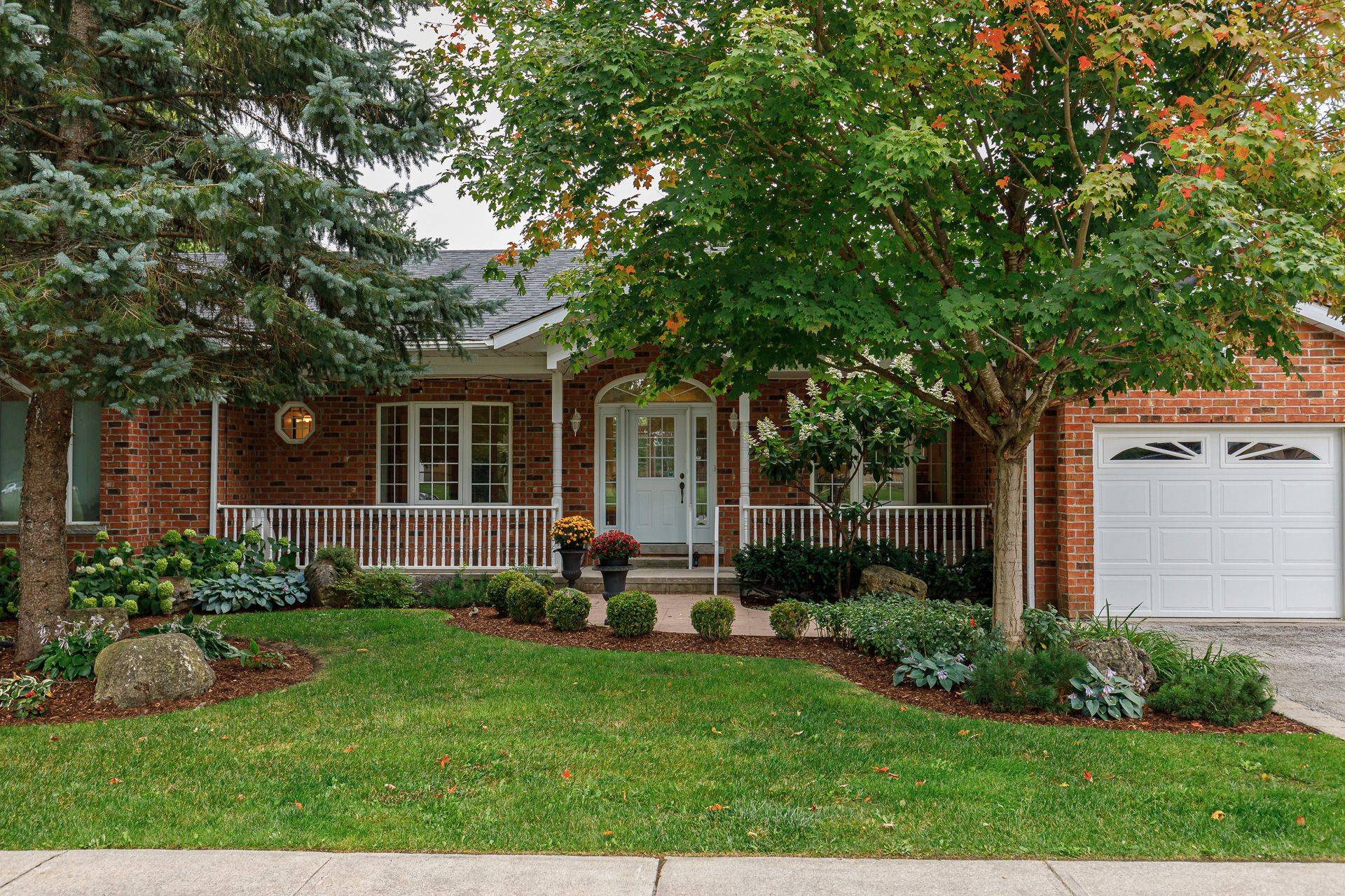 Blue Mountains, ON N0H 1J0,180 Russell ST E