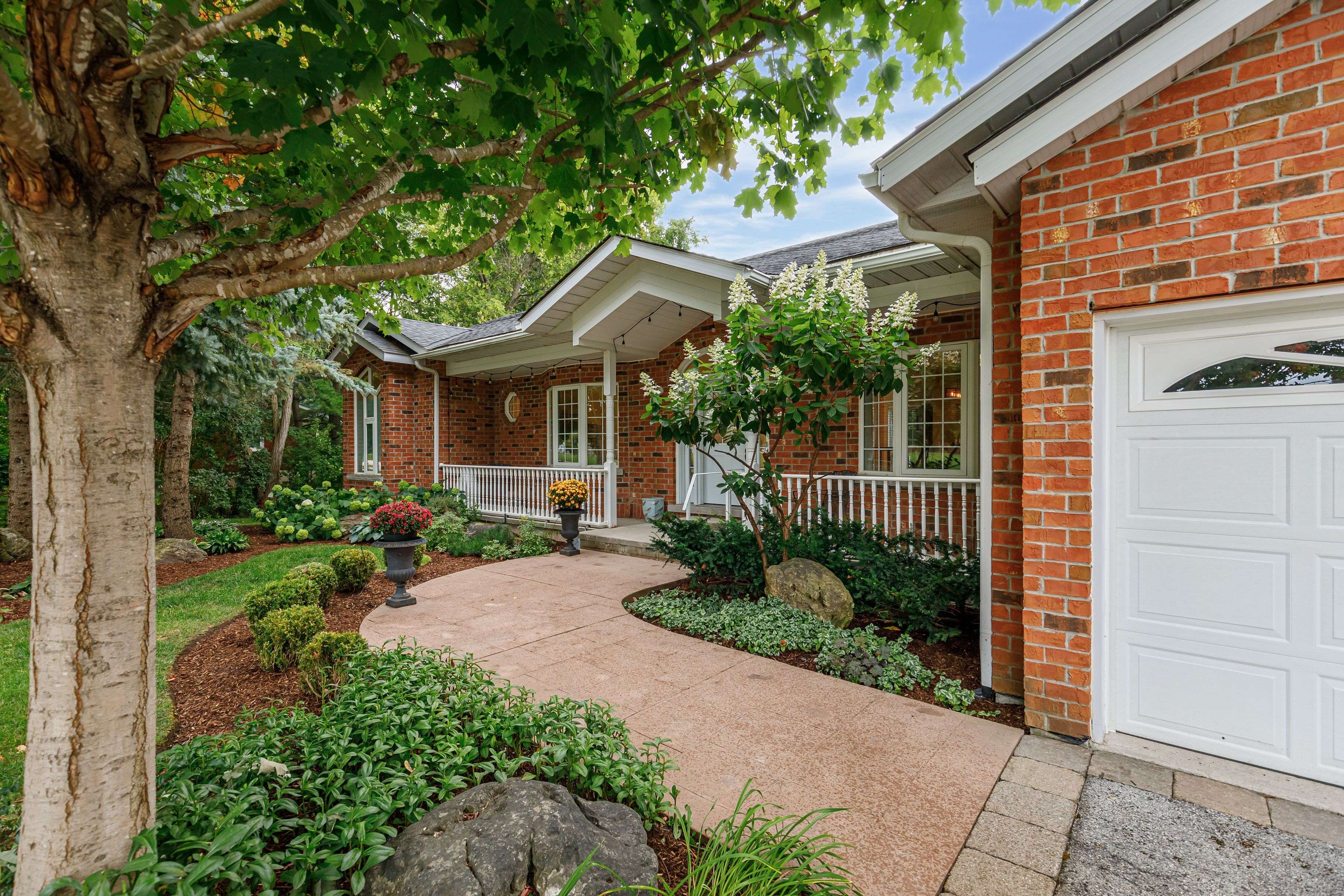 Blue Mountains, ON N0H 1J0,180 Russell ST E