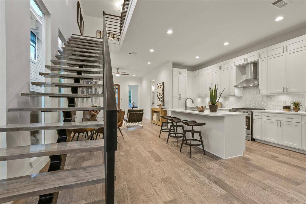 Dallas, TX 75208,933 W 8th Street