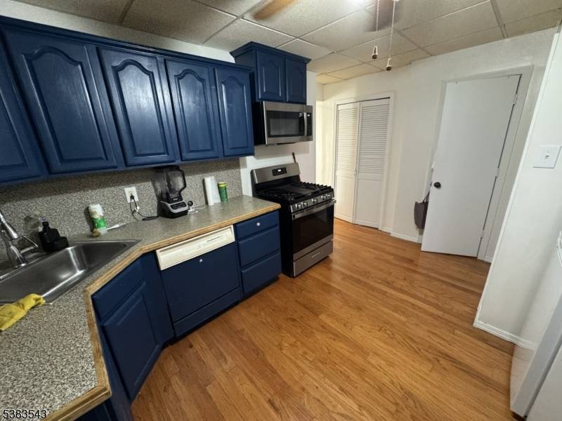 Bayonne City, NJ 07002,9 E 15Th St