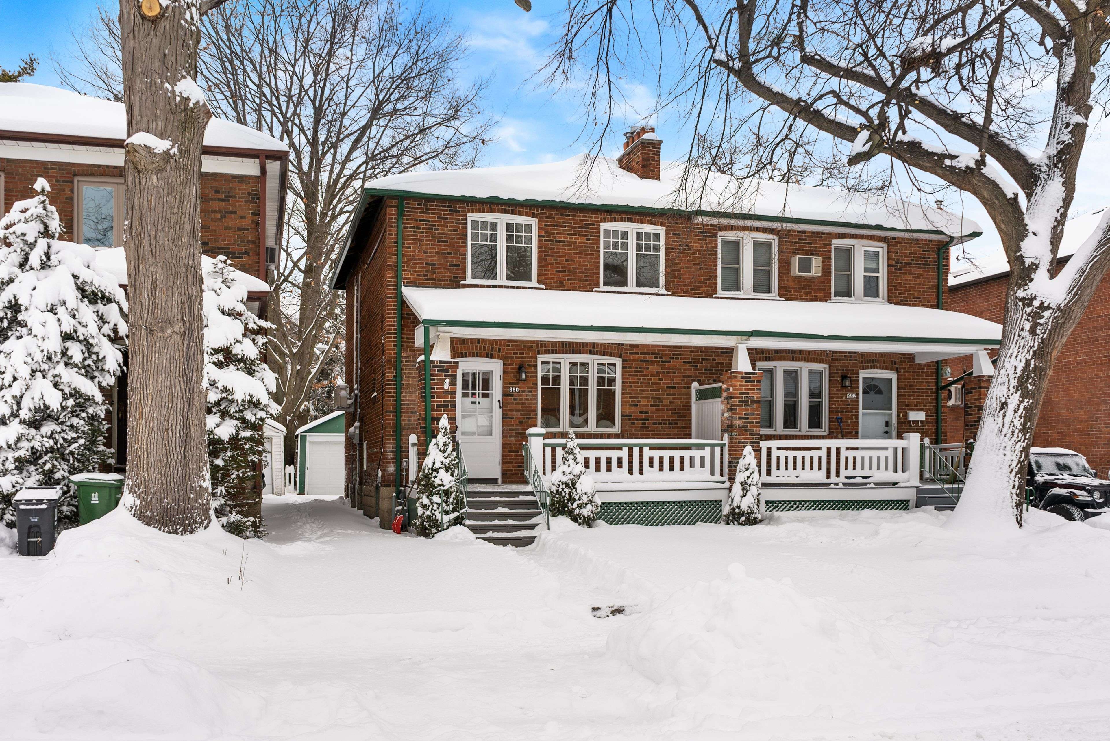 Toronto C10, ON M4S 1V3,680 Hillsdale AVE E