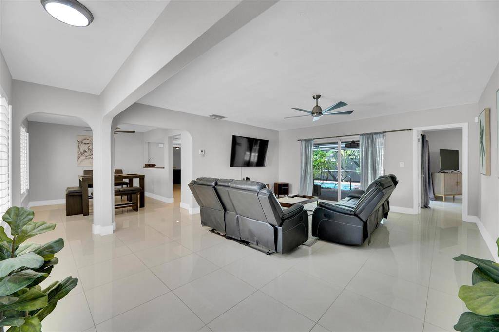 Pembroke Pines, FL 33024,9611 NW 3rd St