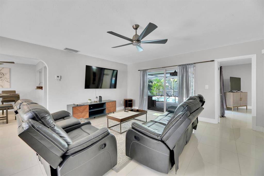 Pembroke Pines, FL 33024,9611 NW 3rd St