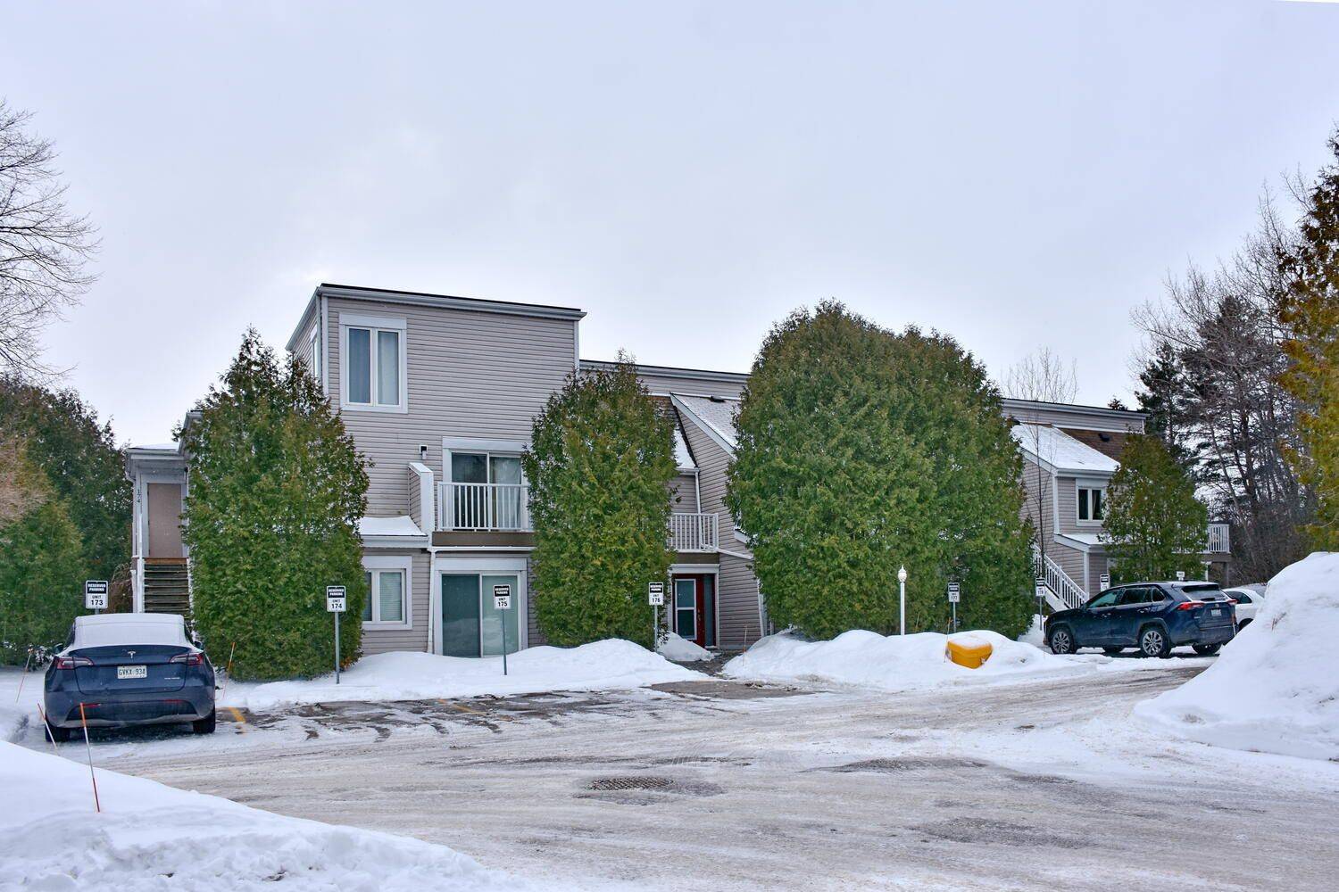 Collingwood, ON L9Y 5B8,49 TROTT BLVD #176