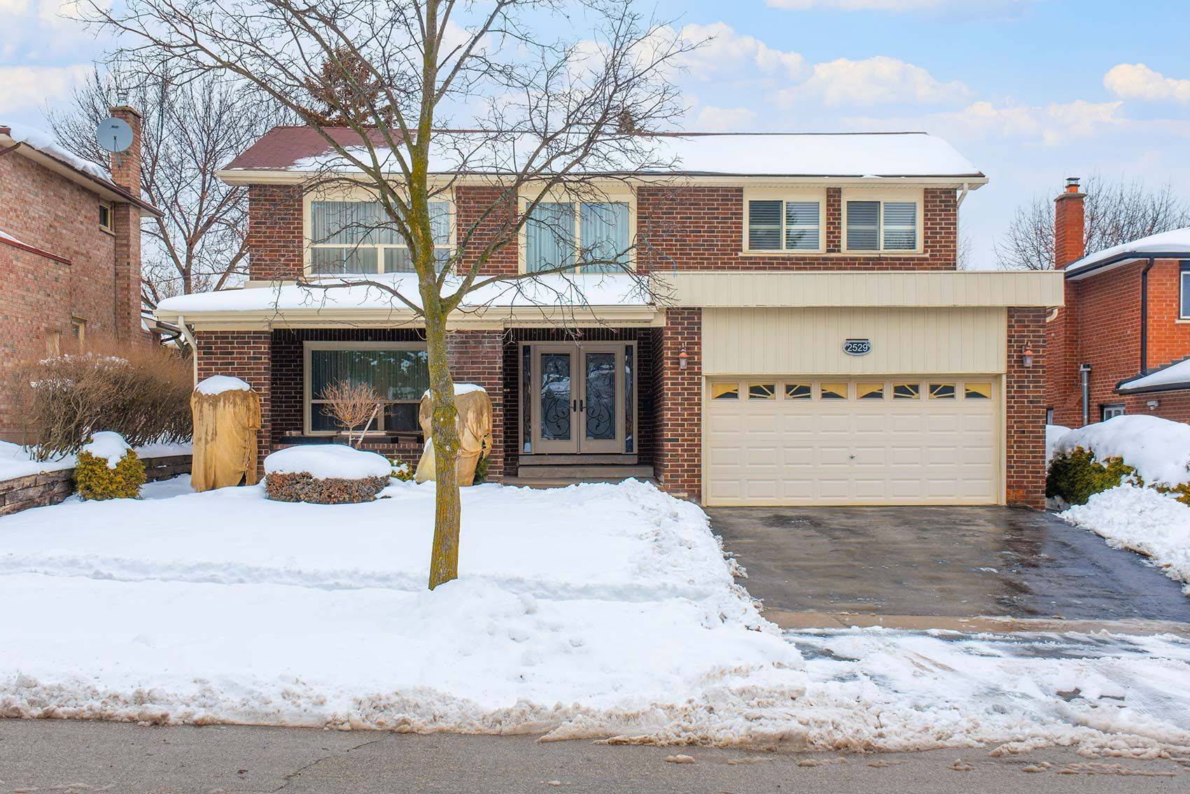 Mississauga, ON L5C 3A2,2529 Claymore CRES