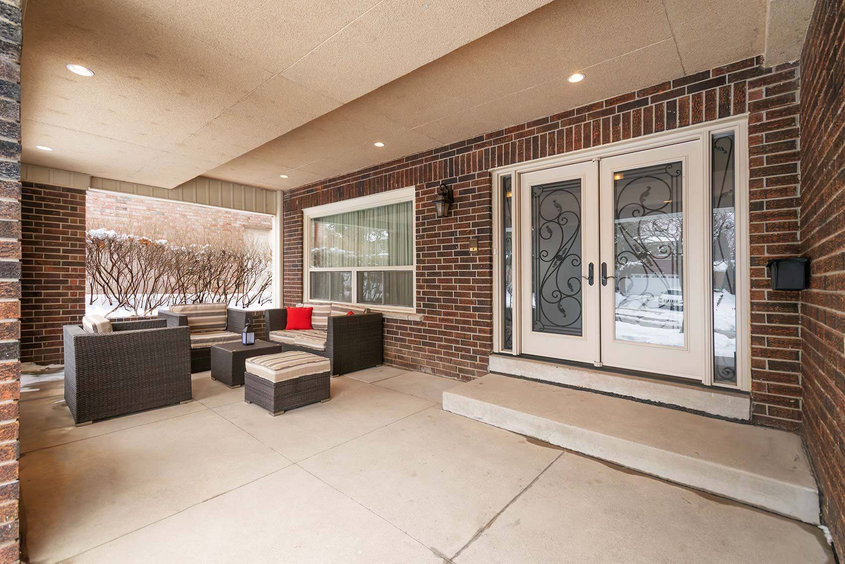 Mississauga, ON L5C 3A2,2529 Claymore CRES