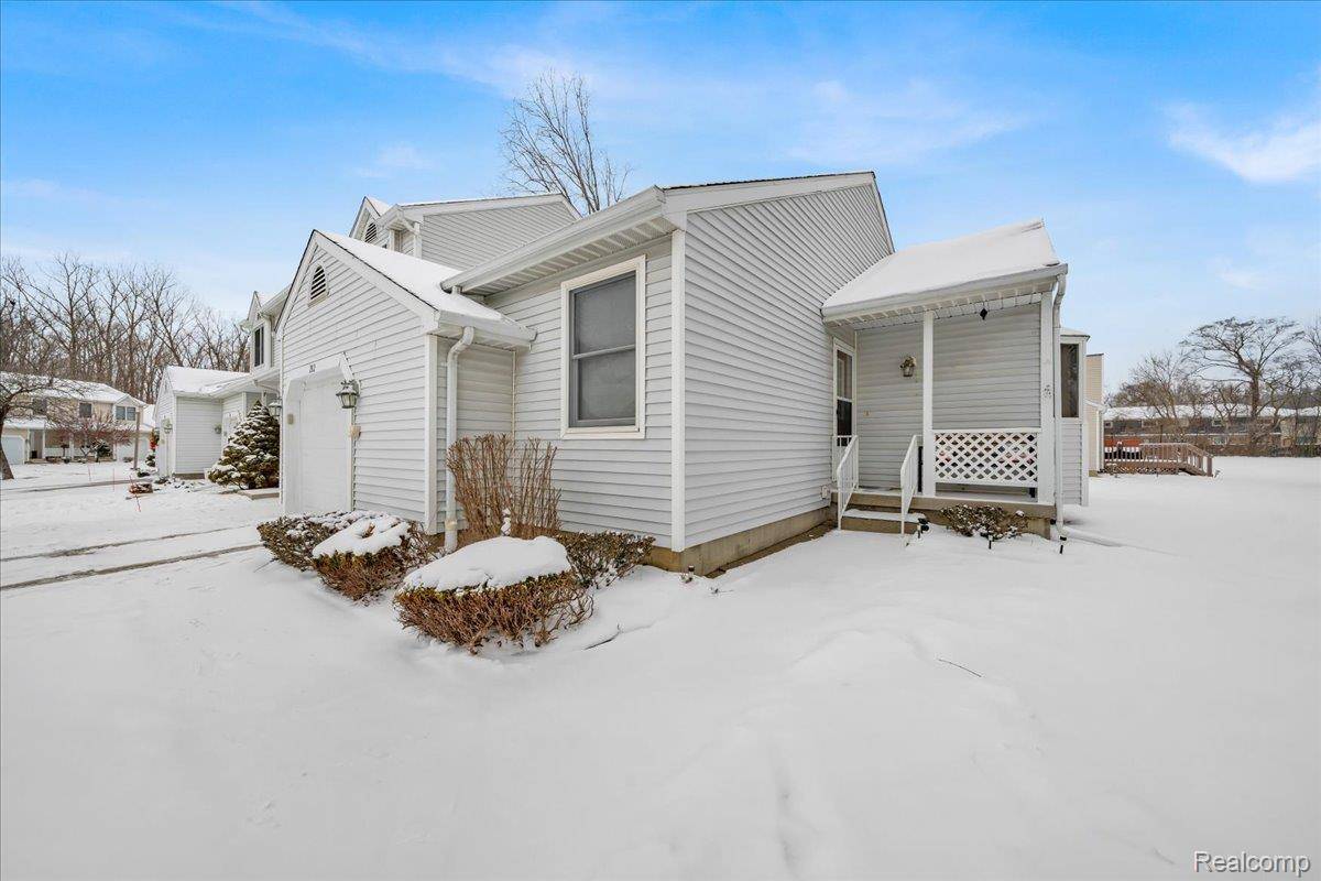 Fenton, MI 48430,202 Meadow Pointe DR