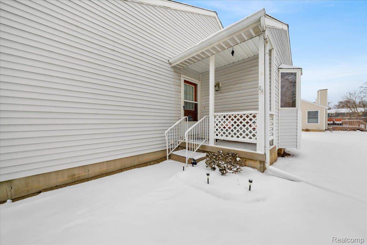 Fenton, MI 48430,202 Meadow Pointe DR