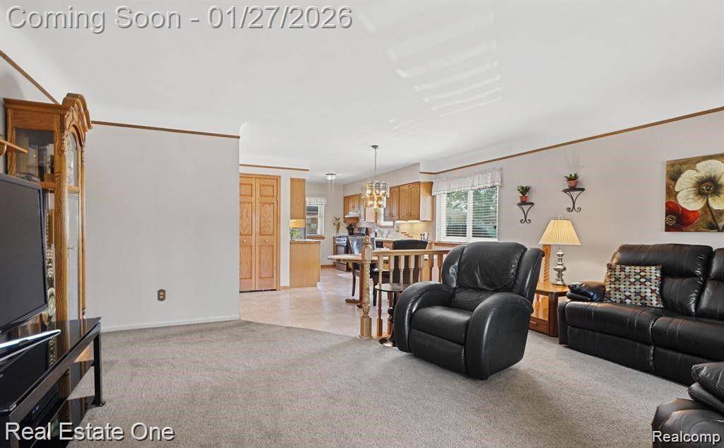 Dearborn Heights, MI 48127,6900 CRESTWOOD ST