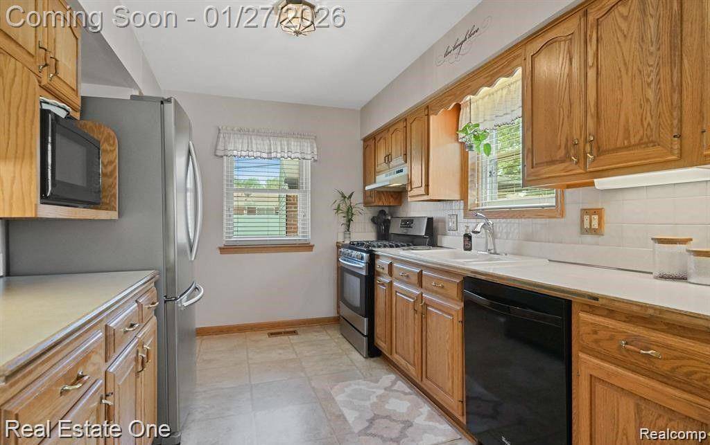 Dearborn Heights, MI 48127,6900 CRESTWOOD ST