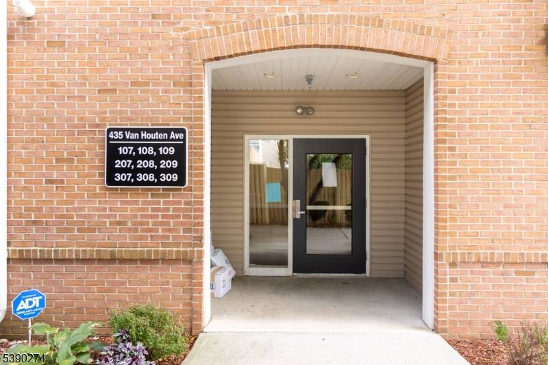 Passaic City, NJ 07055,435 Van Houten Ave #307