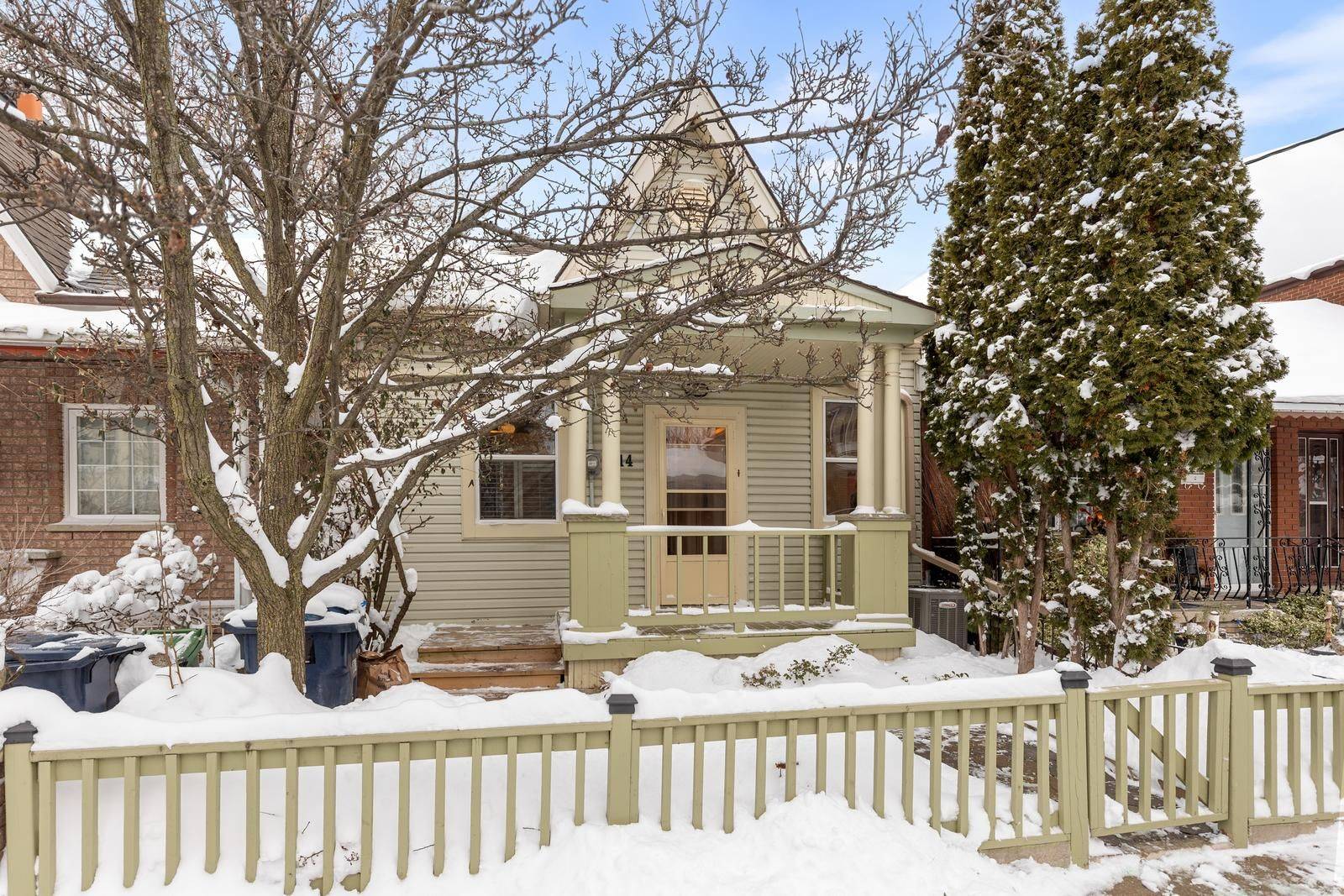 Toronto C01, ON M6J 2K5,114 Manning AVE