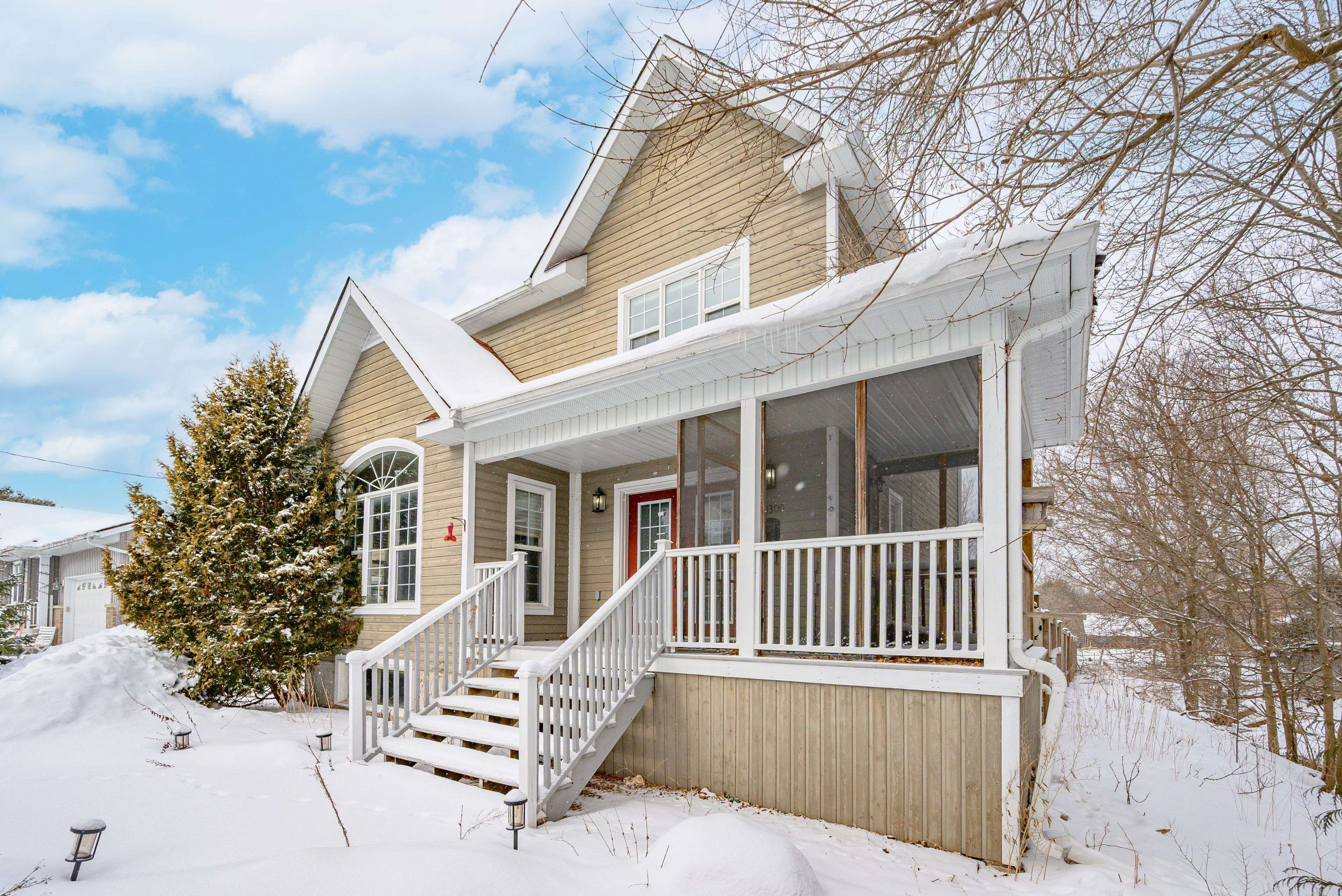 10300 Ravenshoe RD, Georgina, ON L9P 1R2