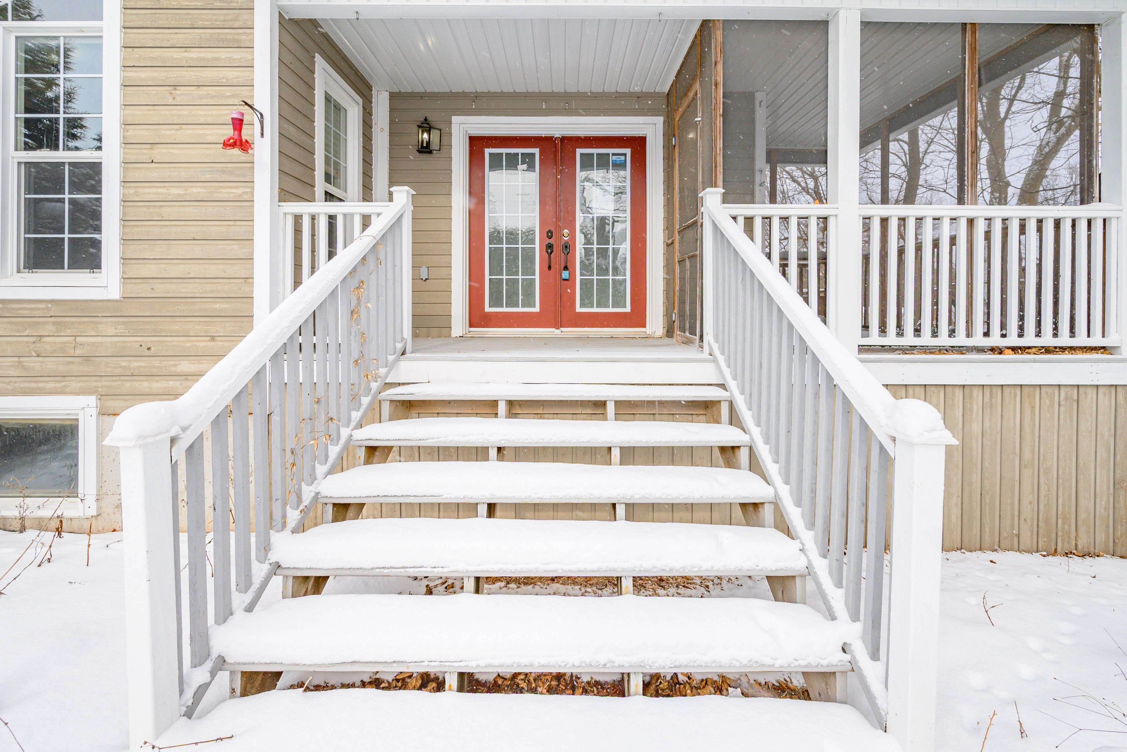 10300 Ravenshoe RD, Georgina, ON L9P 1R2