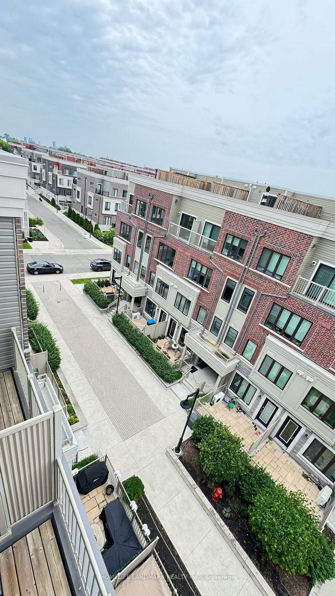 Toronto W06, ON M8W 0B9,95 Eastwood Park GDNS #27