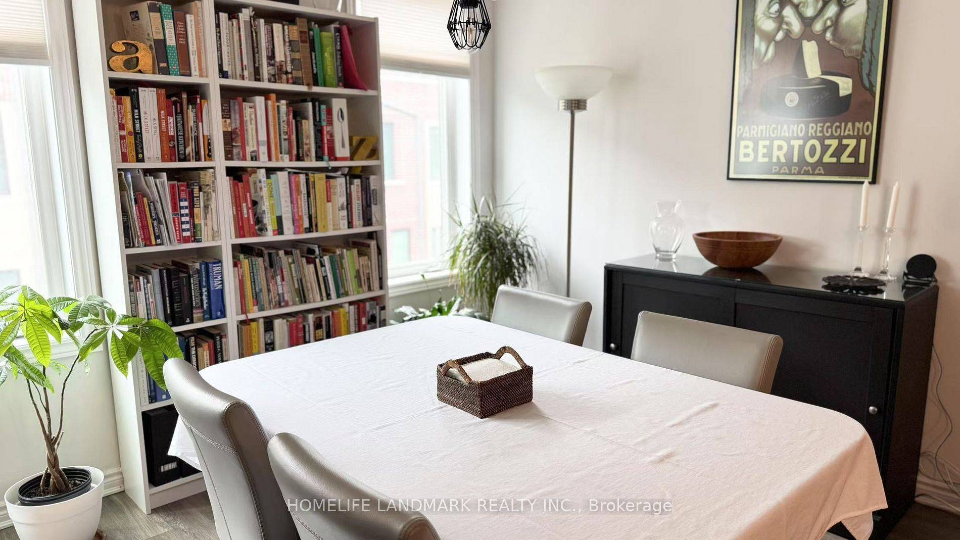 Toronto W06, ON M8W 0B9,95 Eastwood Park GDNS #27