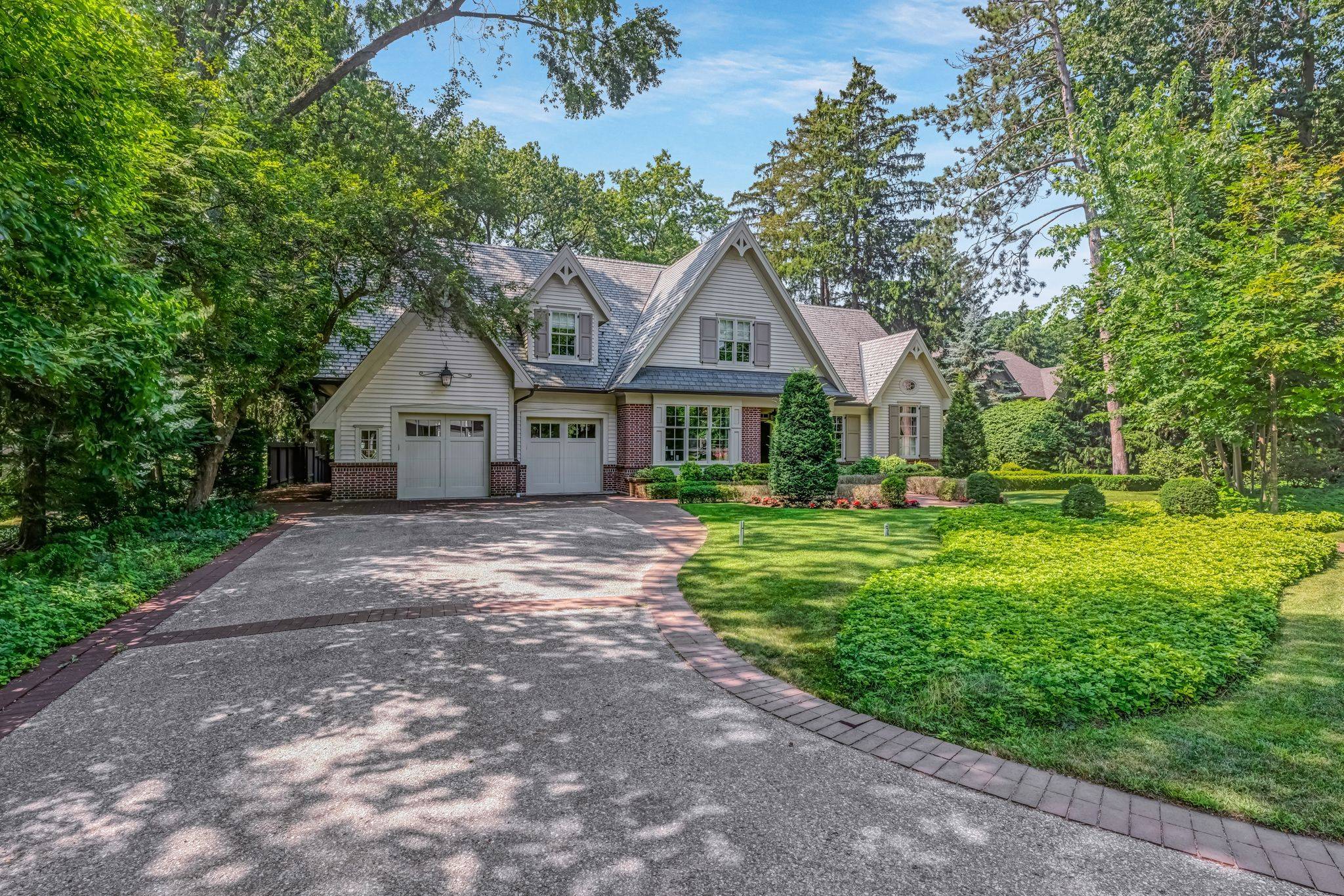 Mississauga, ON L5G 2M4,190 Donnelly DR