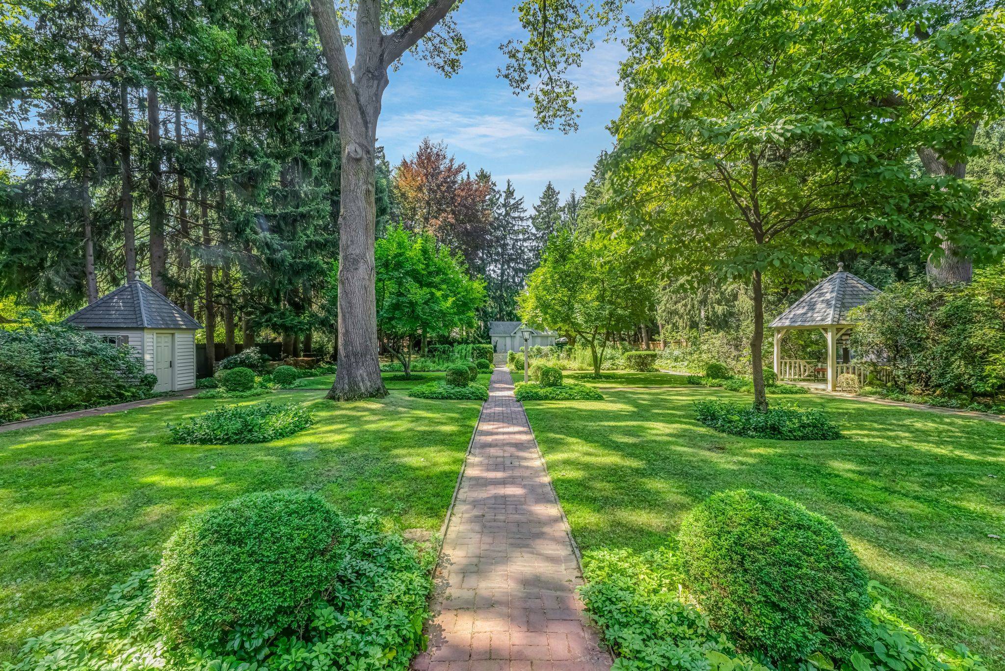 Mississauga, ON L5G 2M4,190 Donnelly DR