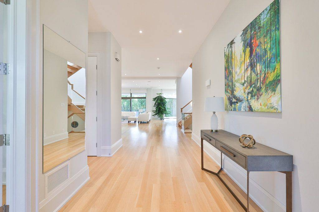 Mississauga, ON L5E 2M1,1456 Applewood RD