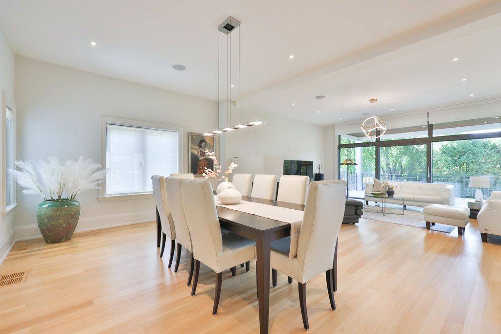 Mississauga, ON L5E 2M1,1456 Applewood RD