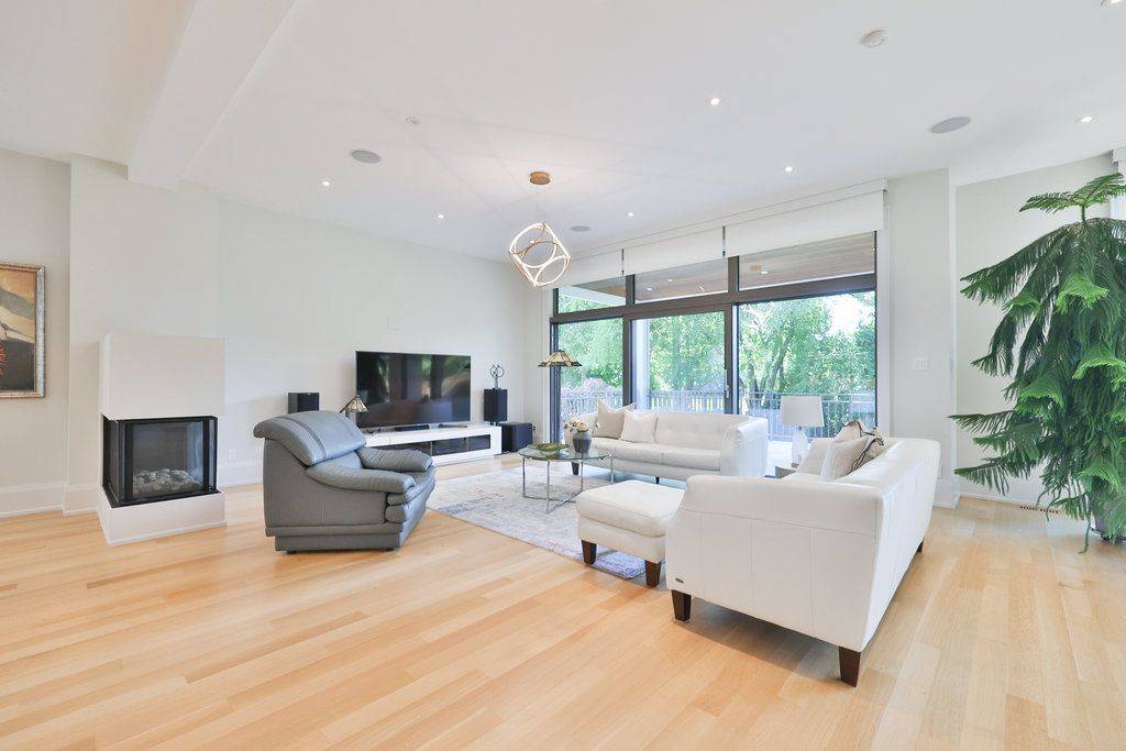 Mississauga, ON L5E 2M1,1456 Applewood RD