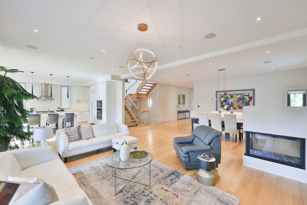 Mississauga, ON L5E 2M1,1456 Applewood RD