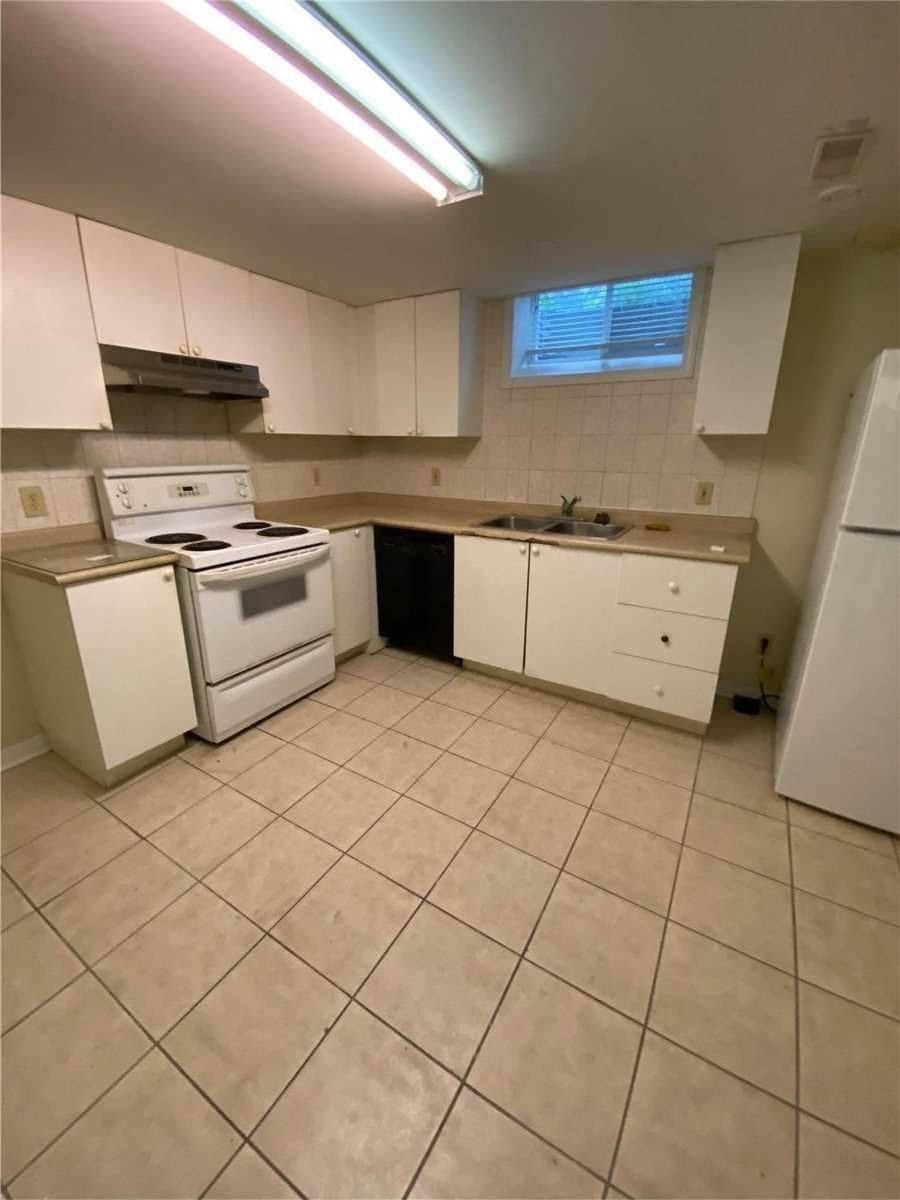 Mississauga, ON L5M 5J9,5793 Glen Erin DR #Bsmt 1