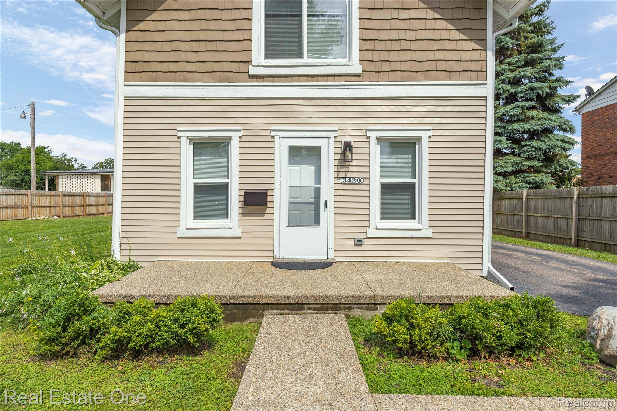 Royal Oak, MI 48073,3420 Fairmont RD