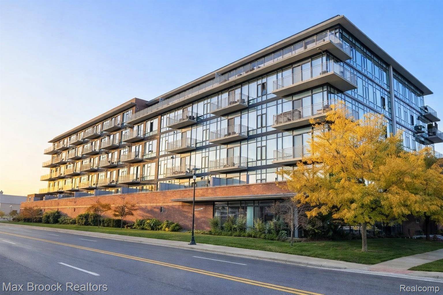 Royal Oak, MI 48067,101 Curry AVE #510