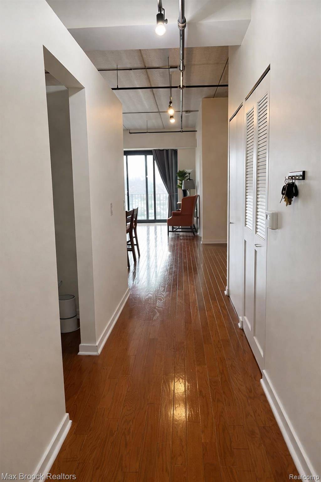 Royal Oak, MI 48067,101 Curry AVE #510