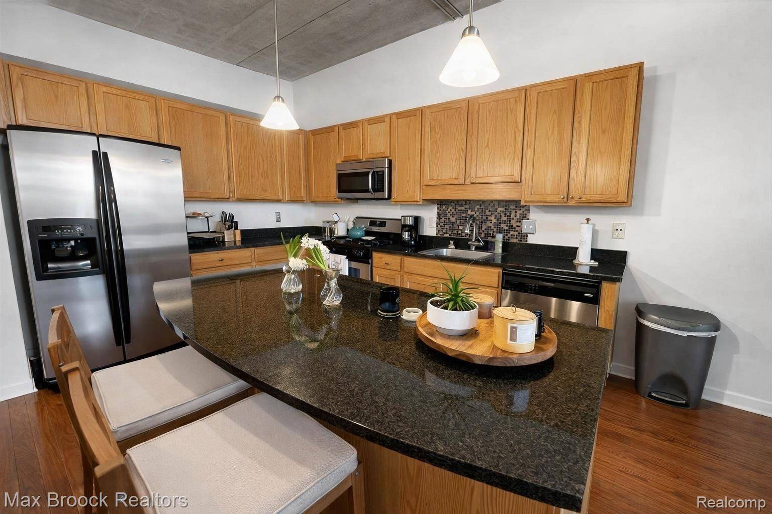 Royal Oak, MI 48067,101 Curry AVE #510