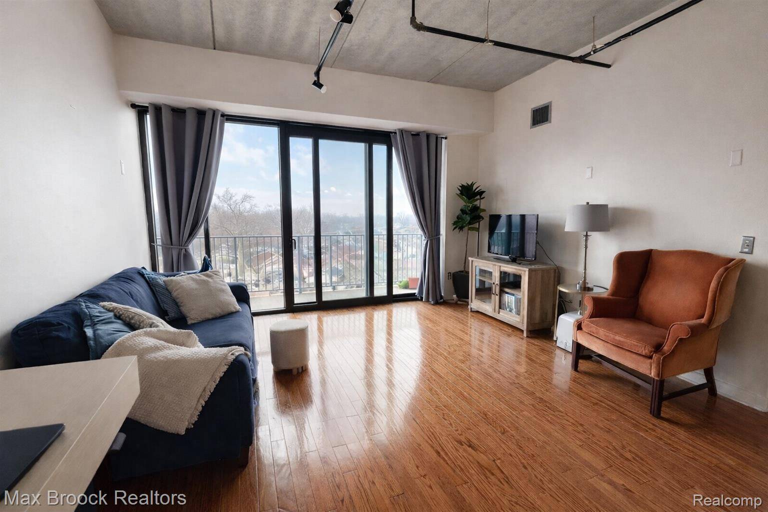 Royal Oak, MI 48067,101 Curry AVE #510