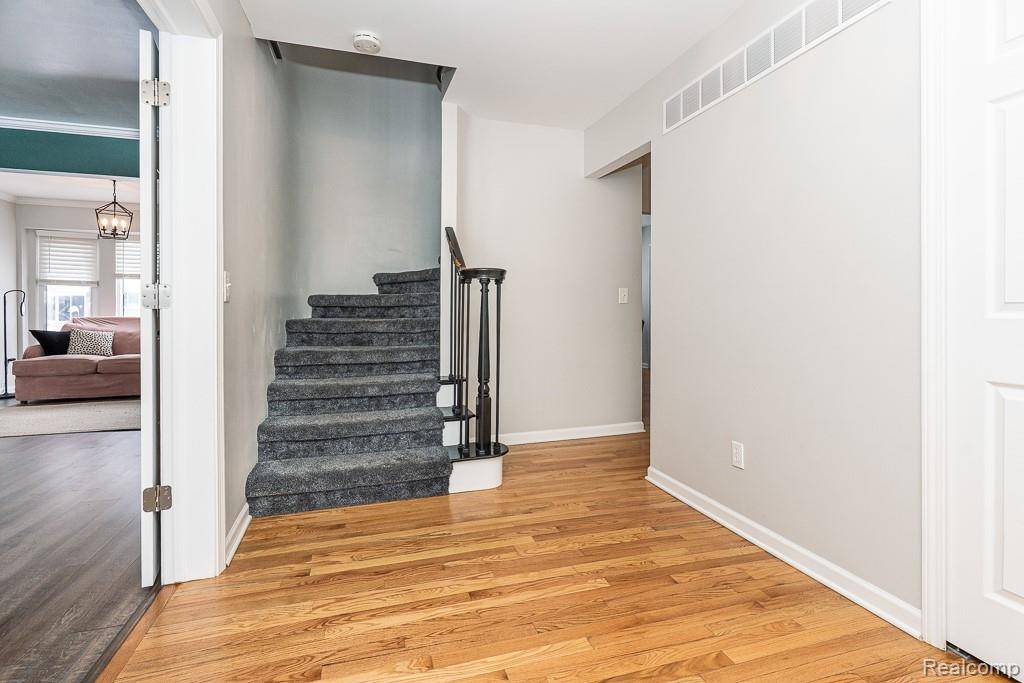 Clinton Township, MI 48038,39802 Sunderland DR