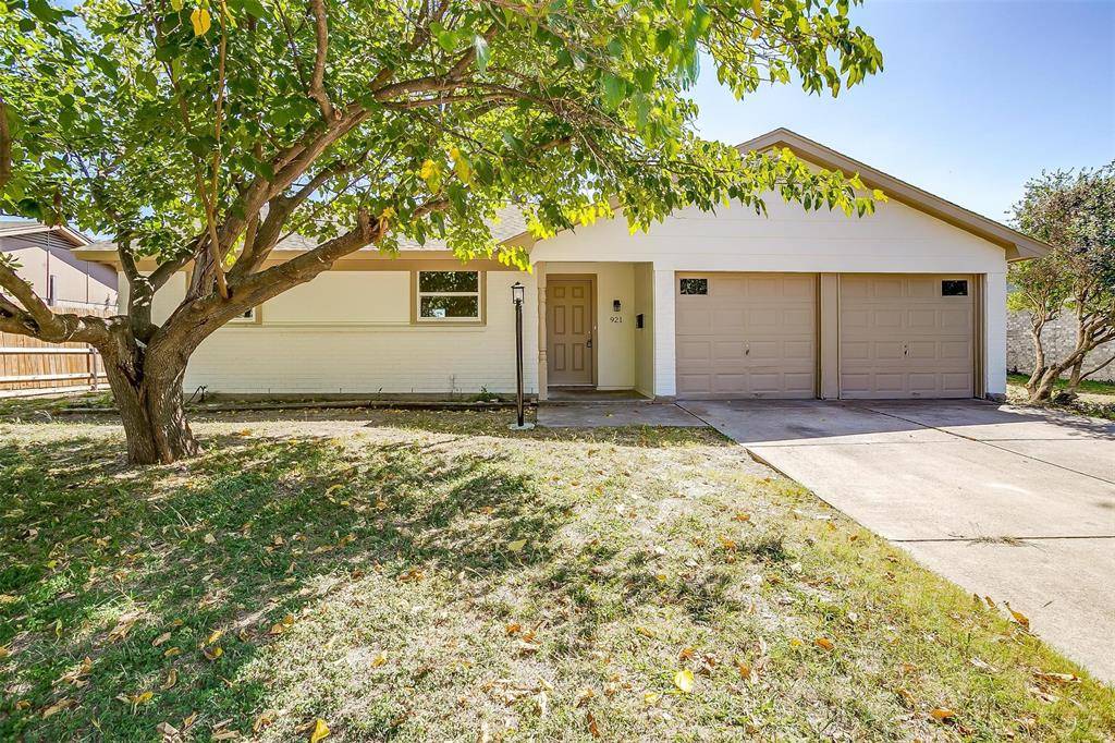 Burleson, TX 76028,921 Willow Circle S