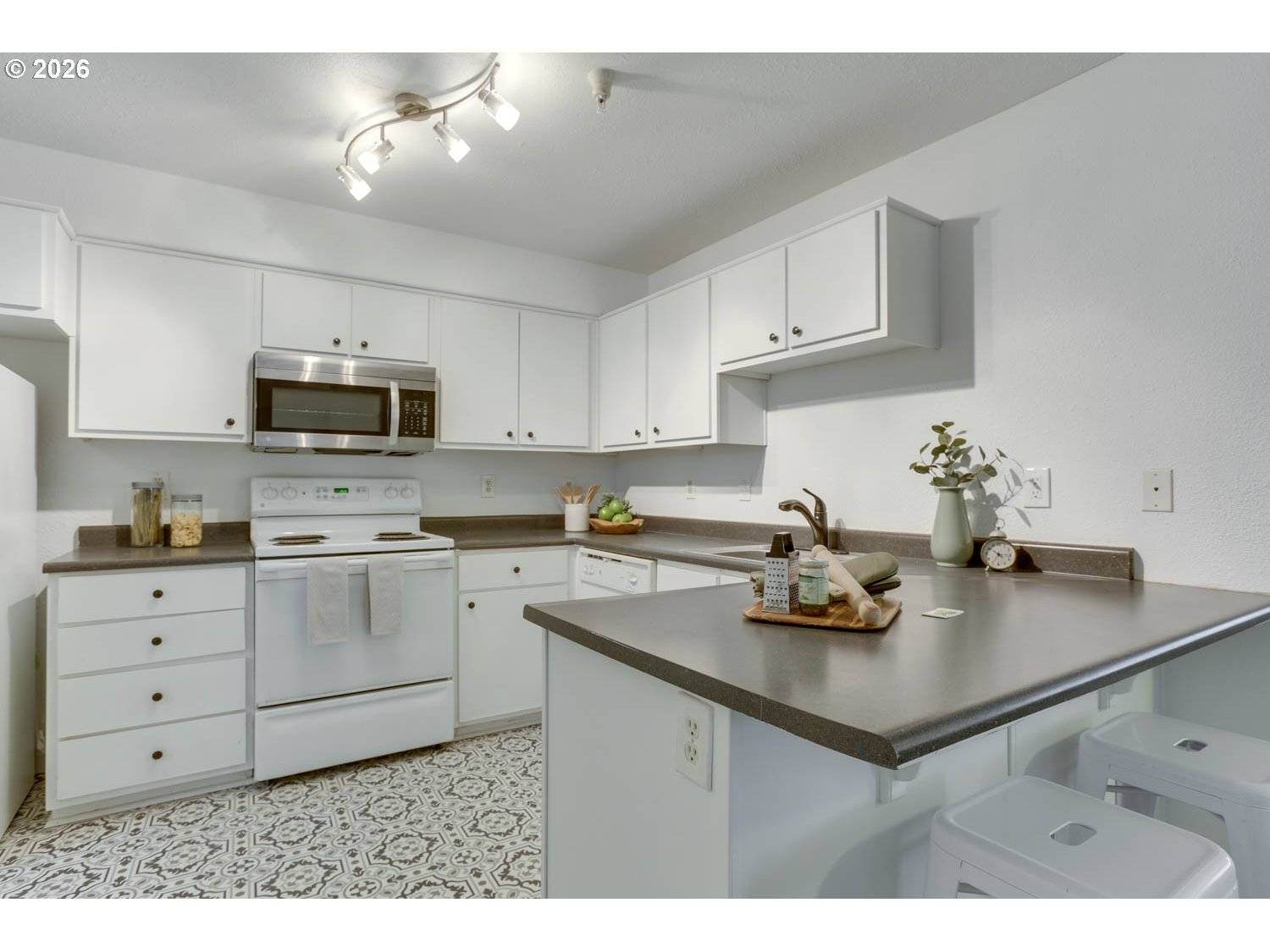 Portland, OR 97220,9837 NE IRVING ST #301