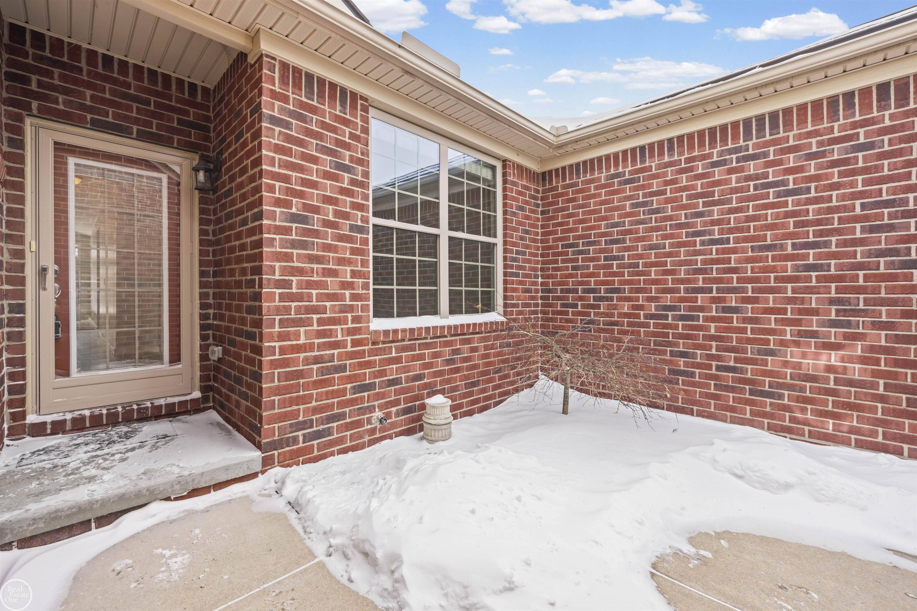 Macomb, MI 48042,49230 Hanna CT