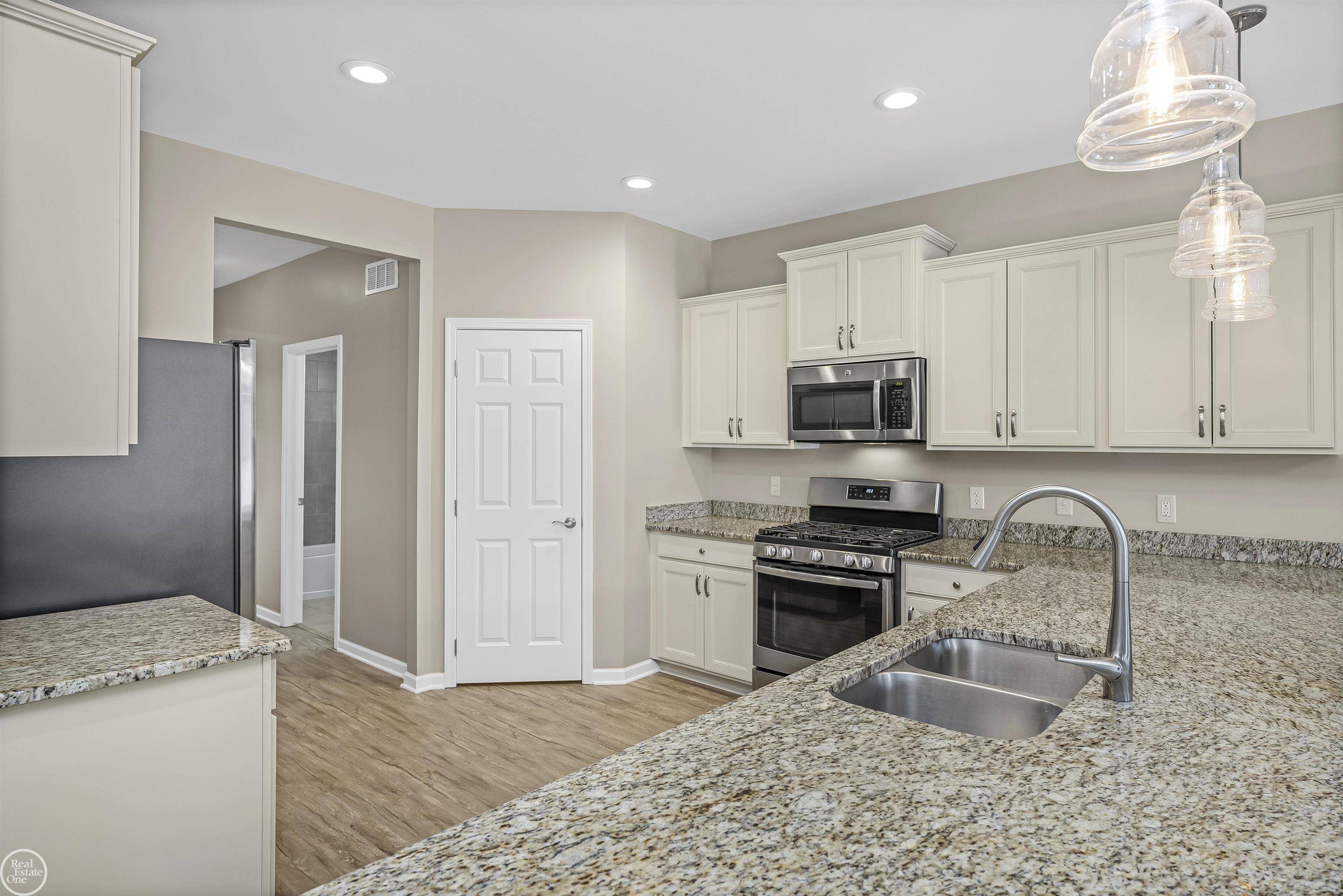 Macomb, MI 48042,49230 Hanna CT