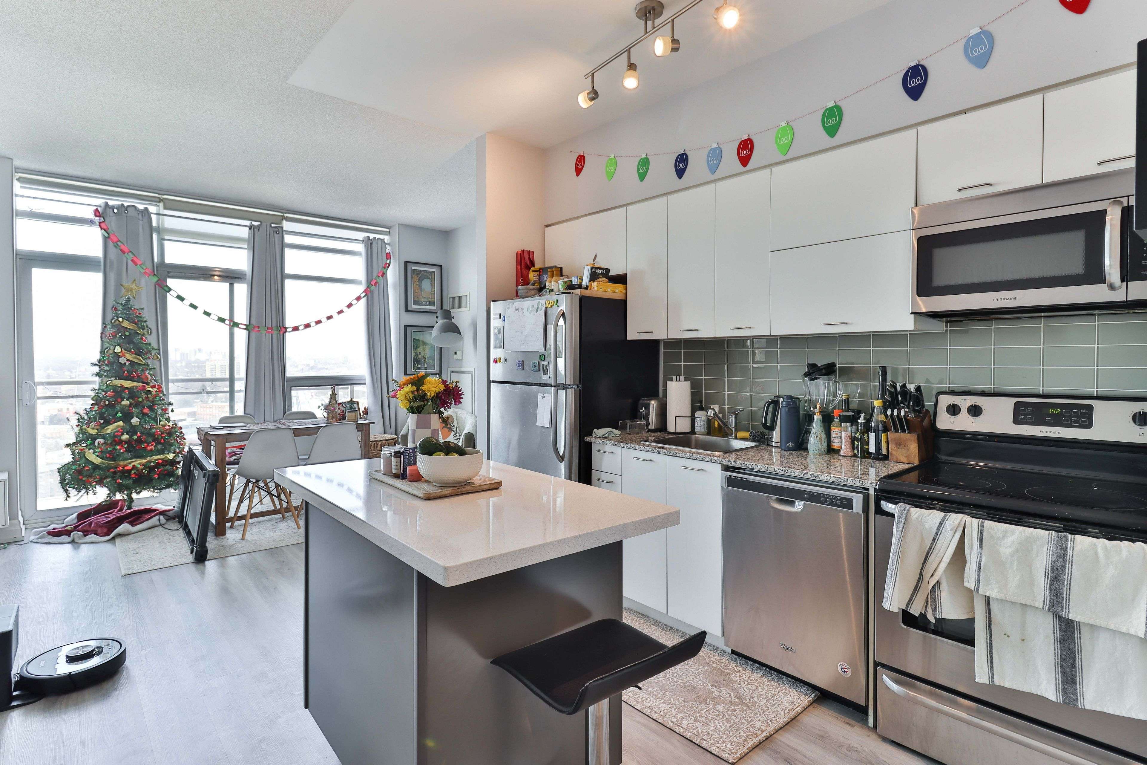 Toronto C01, ON M6K 0A5,38 Joe Shuster WAY #2212