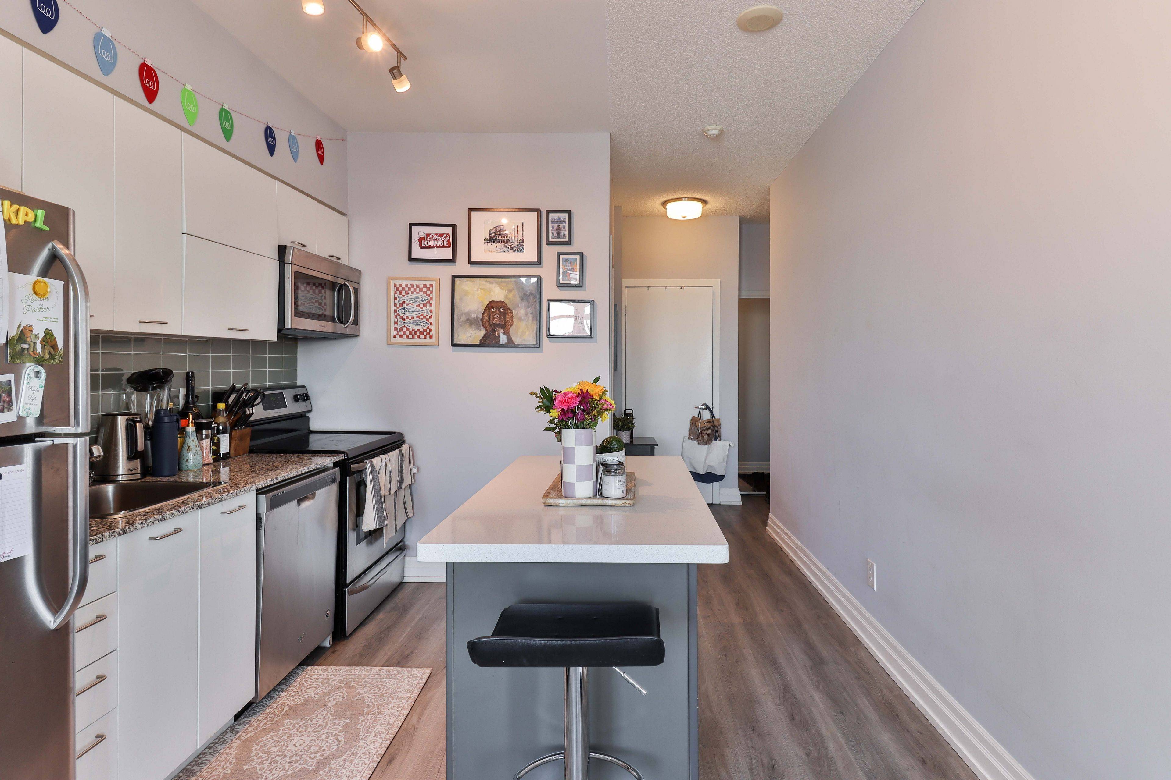 Toronto C01, ON M6K 0A5,38 Joe Shuster WAY #2212