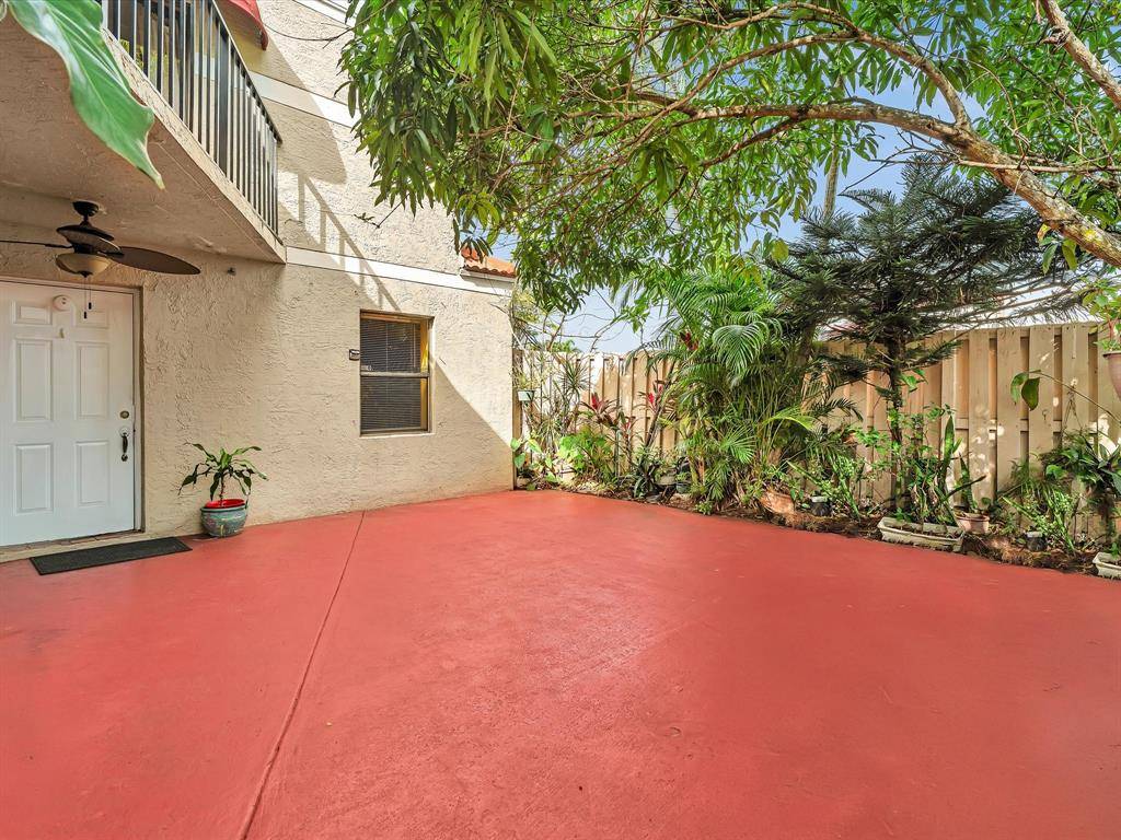 Delray Beach, FL 33445,3975 Village Dr #B