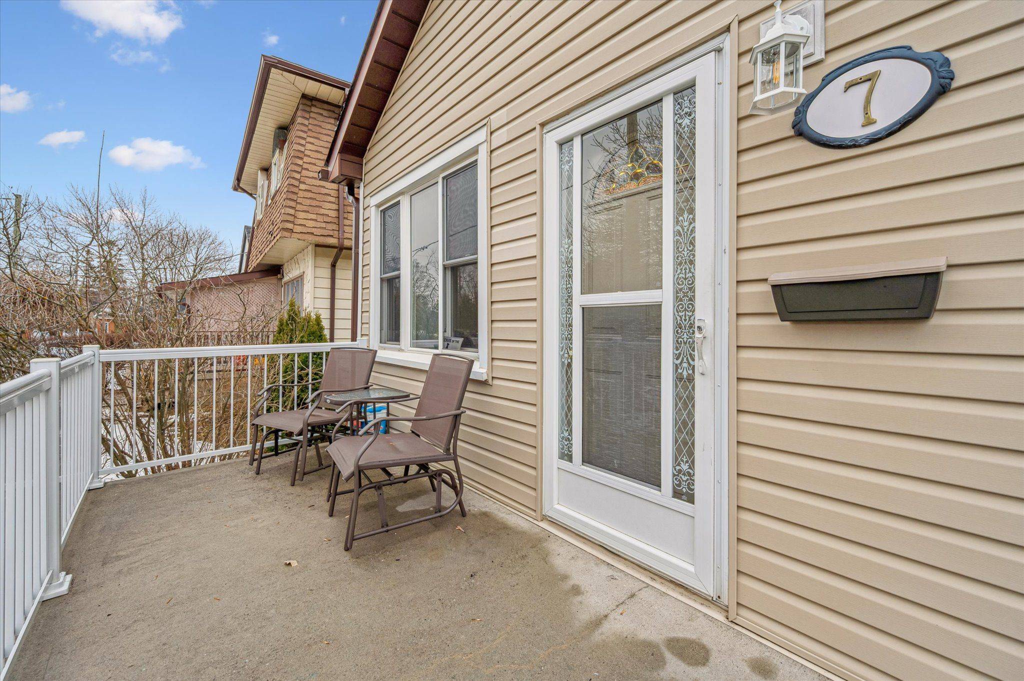 Cambridge, ON N1R 4X7,7 Elmwood AVE