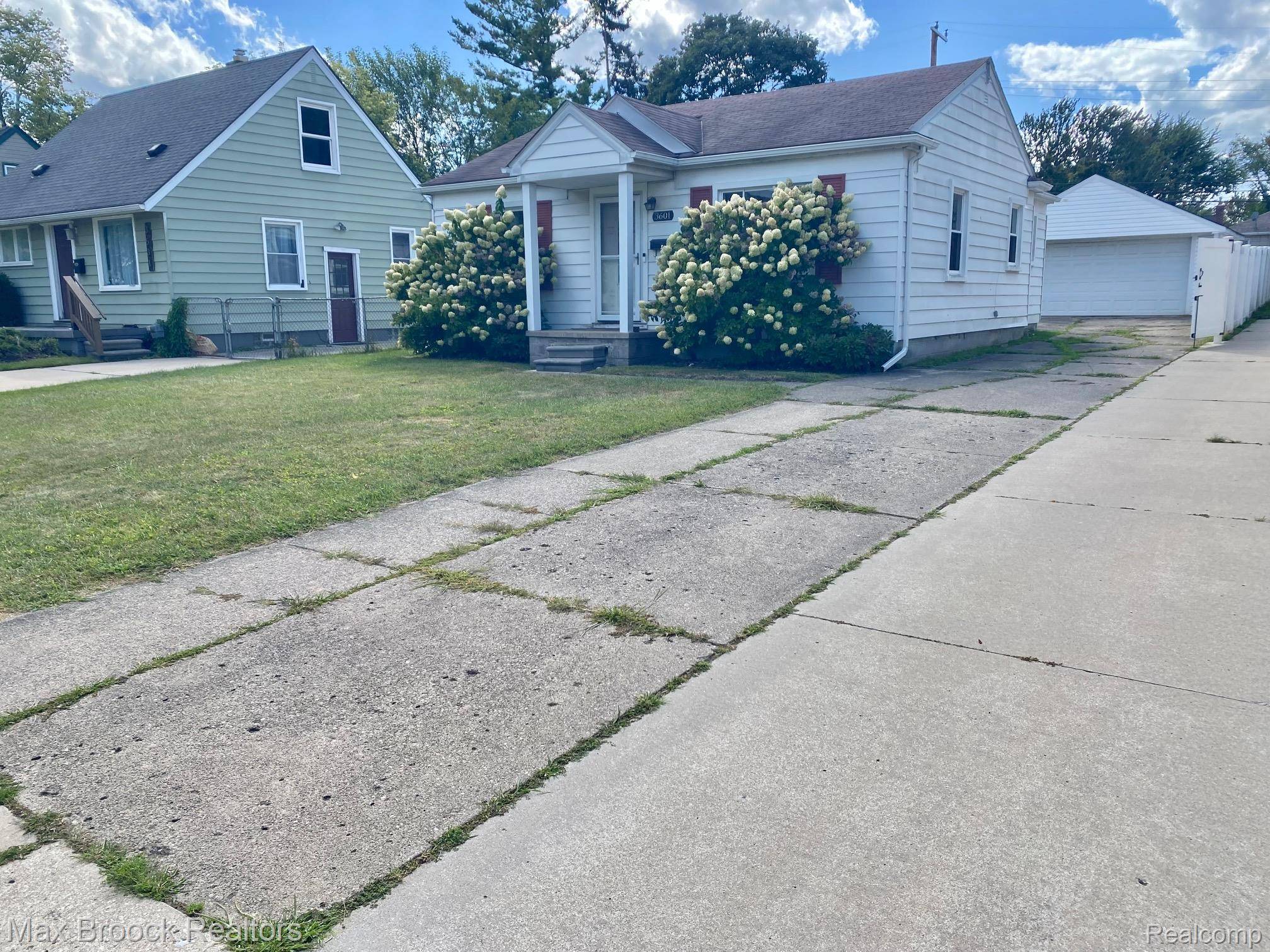 Royal Oak, MI 48073,3601 Durham RD