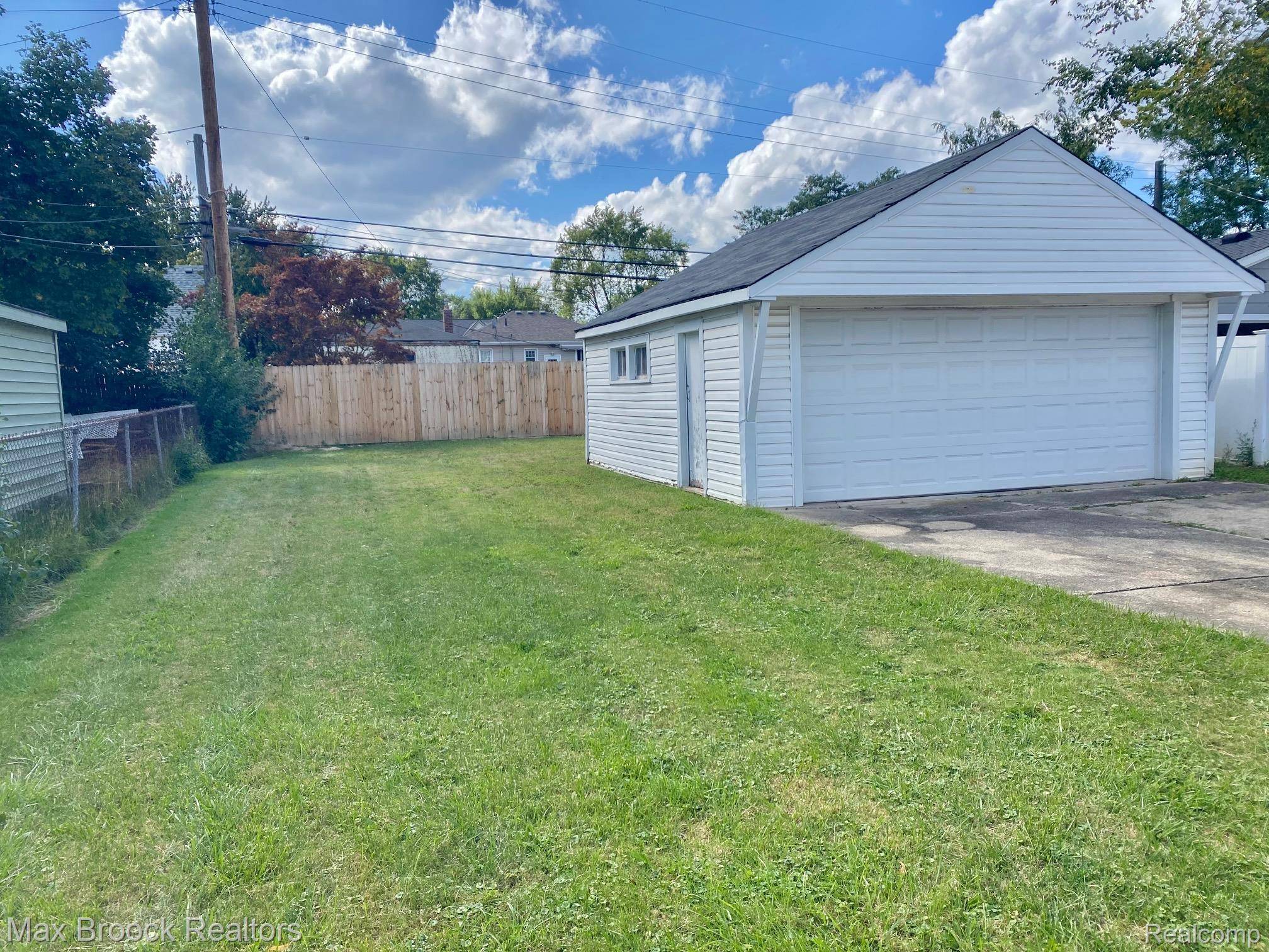 Royal Oak, MI 48073,3601 Durham RD