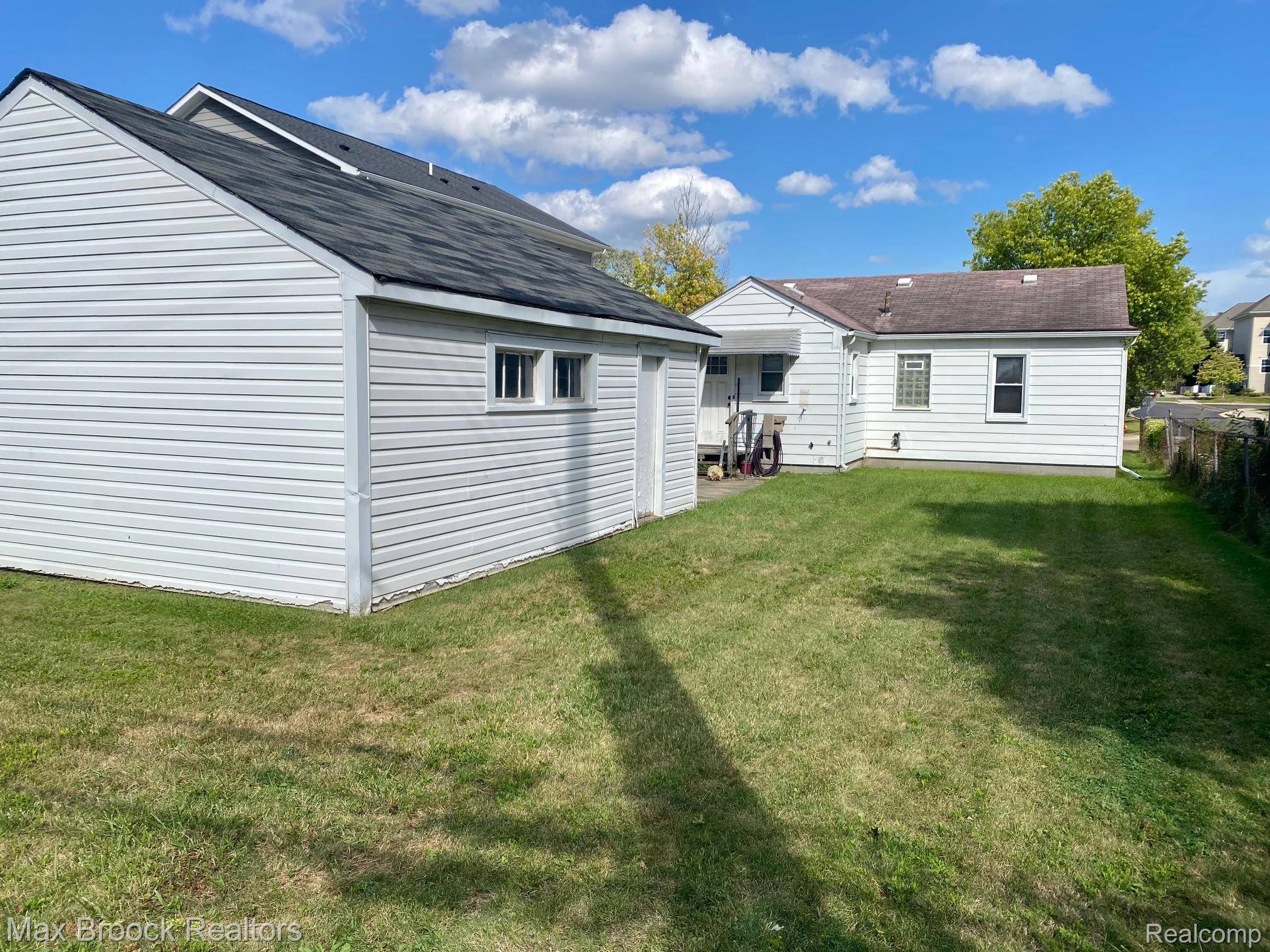 Royal Oak, MI 48073,3601 Durham RD