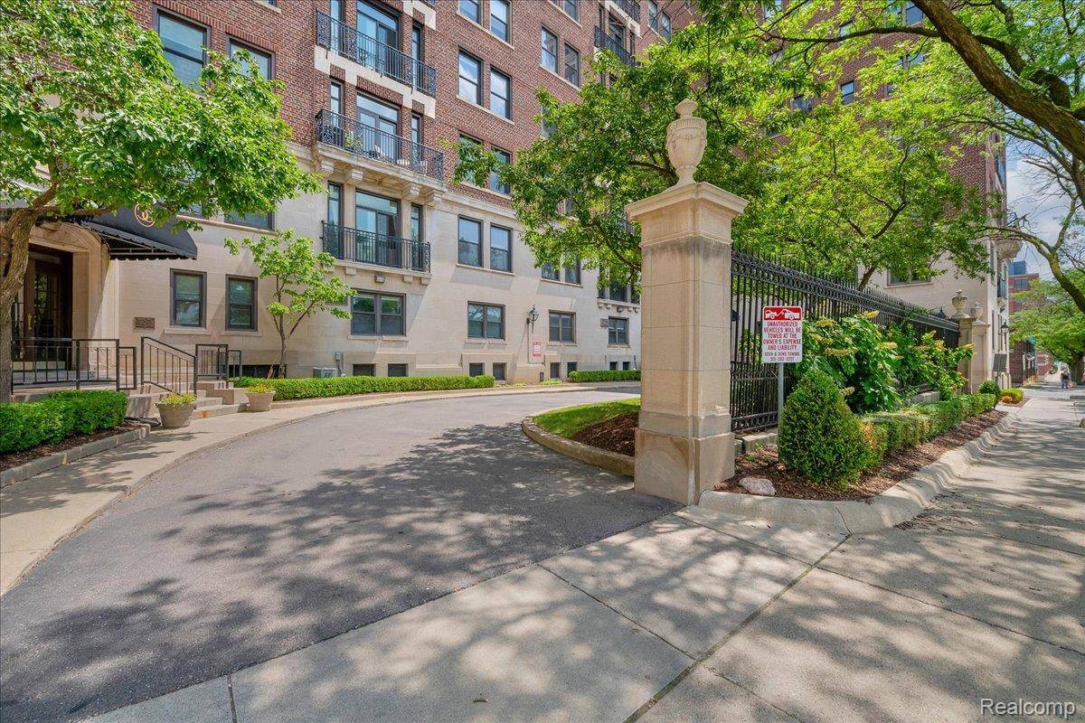 Detroit, MI 48207,2900 E Jefferson AVE #D 301