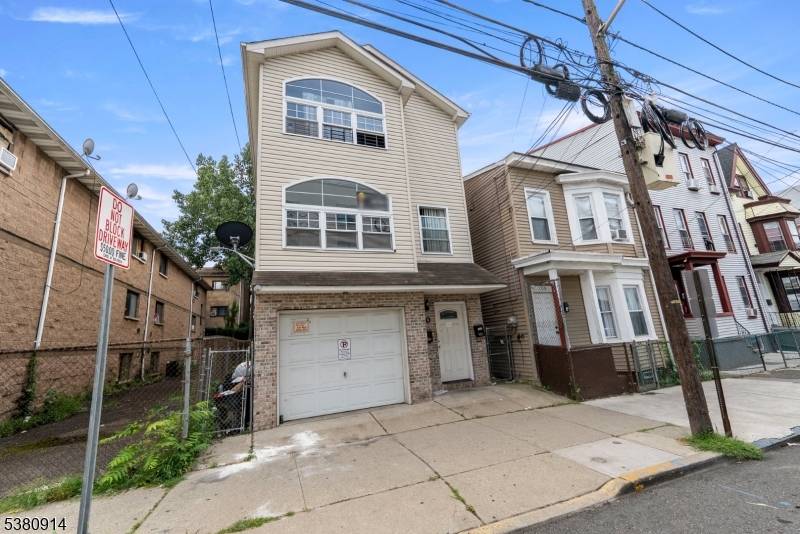 Paterson City, NJ 07501,110 16Th Ave