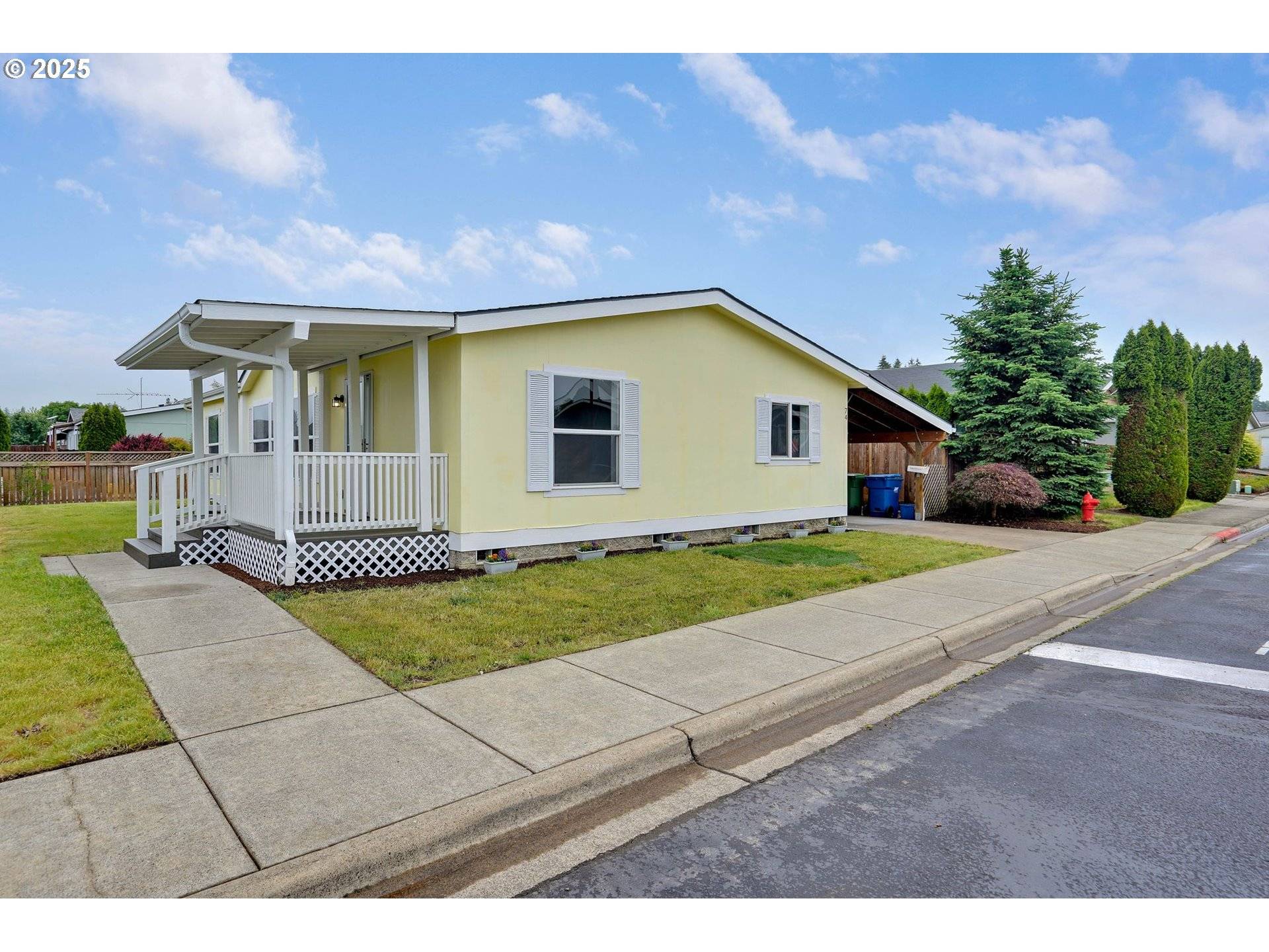 Silverton, OR 97381,1015 OAK ST ##74