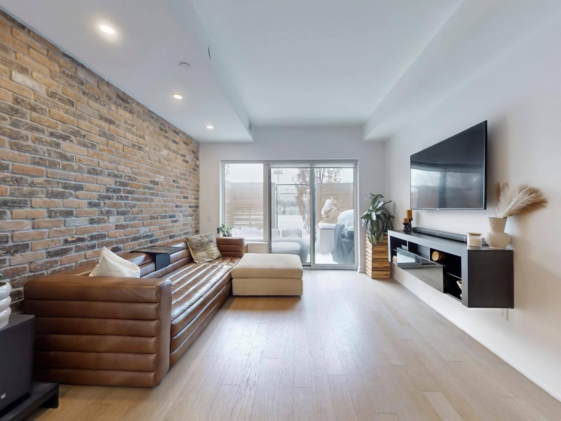 Toronto C01, ON M6H 0B8,138 St Helens AVE #TH111