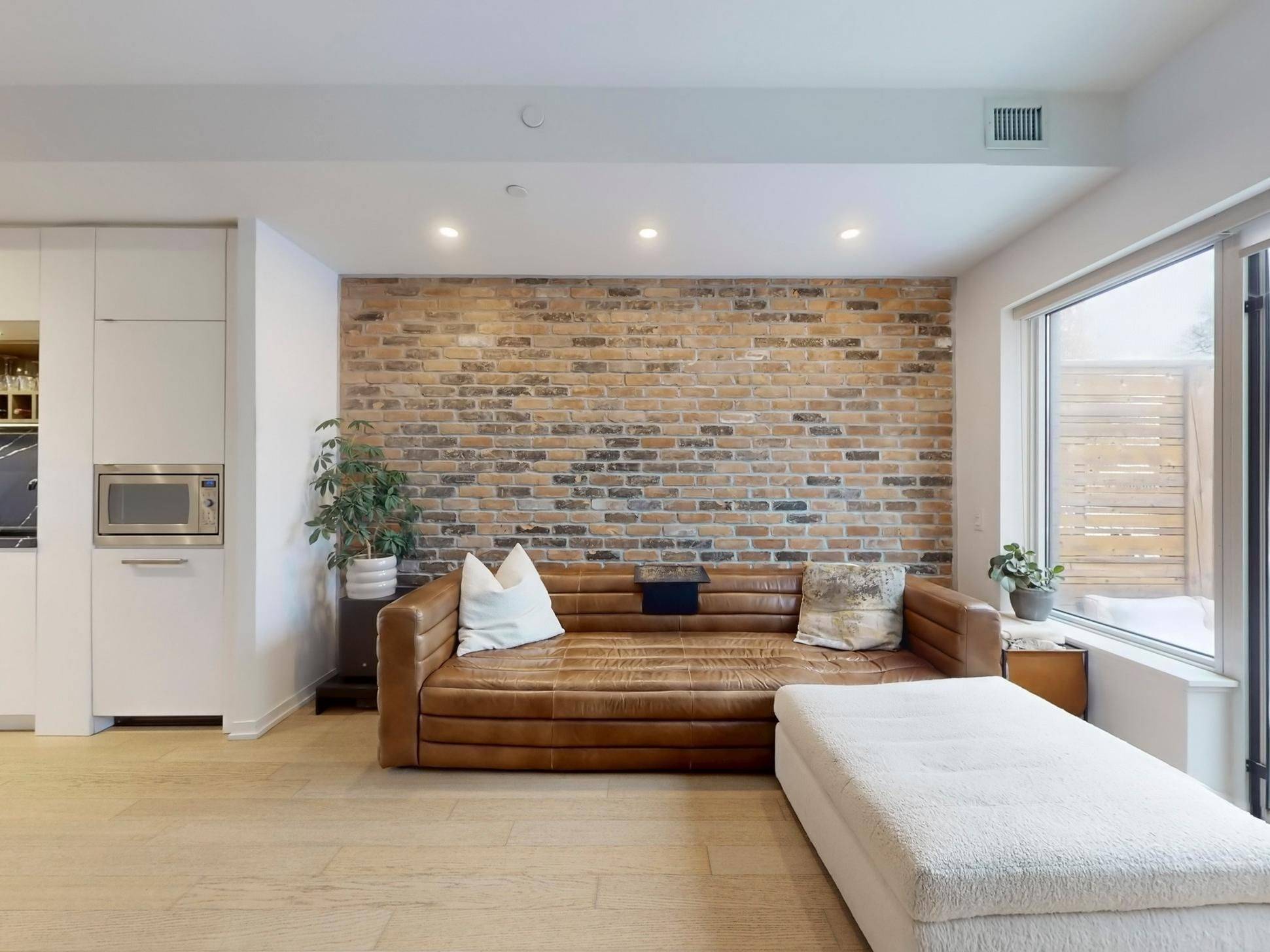 Toronto C01, ON M6H 0B8,138 St Helens AVE #TH111