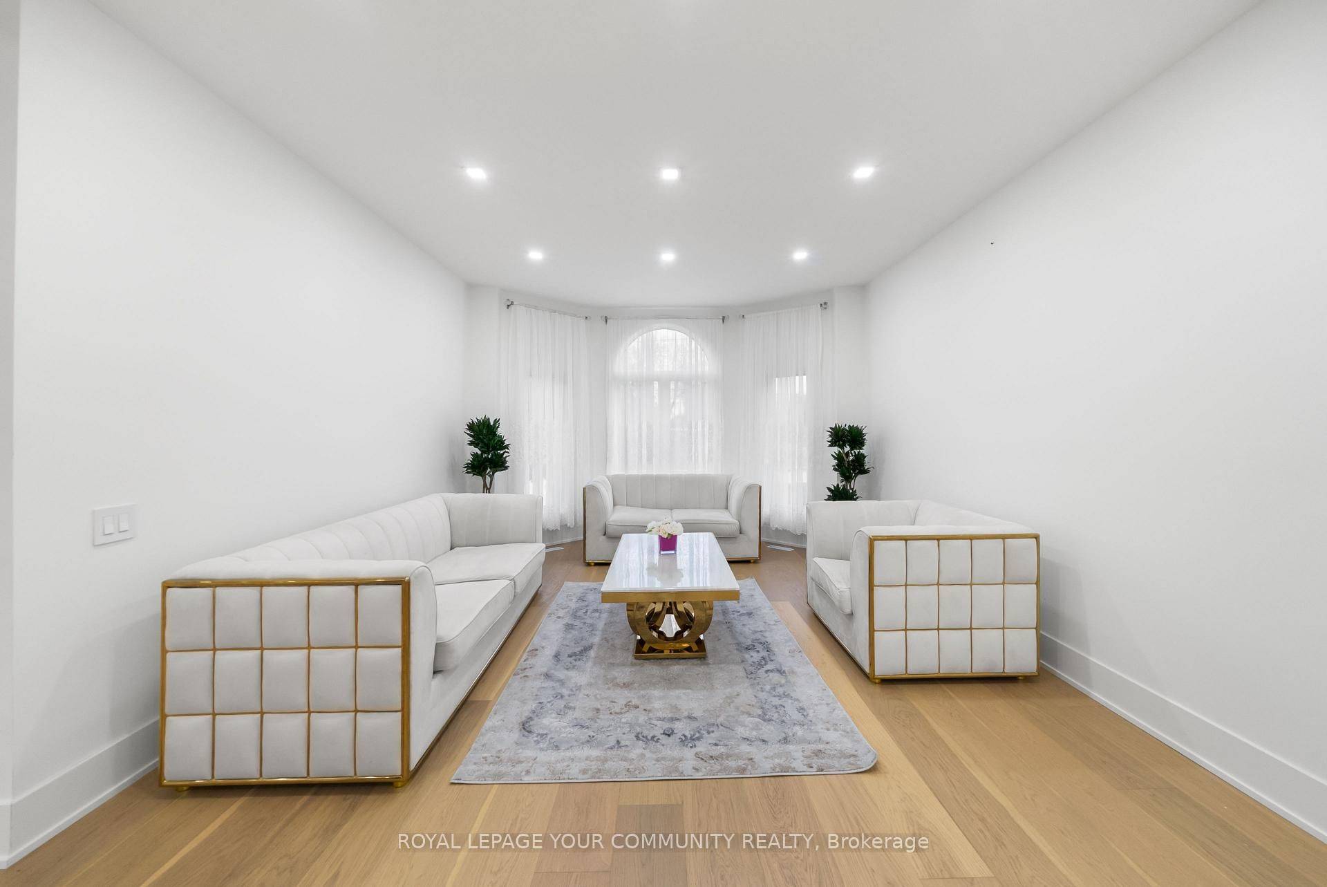 Richmond Hill, ON L4C 4L5,72A Oxford ST